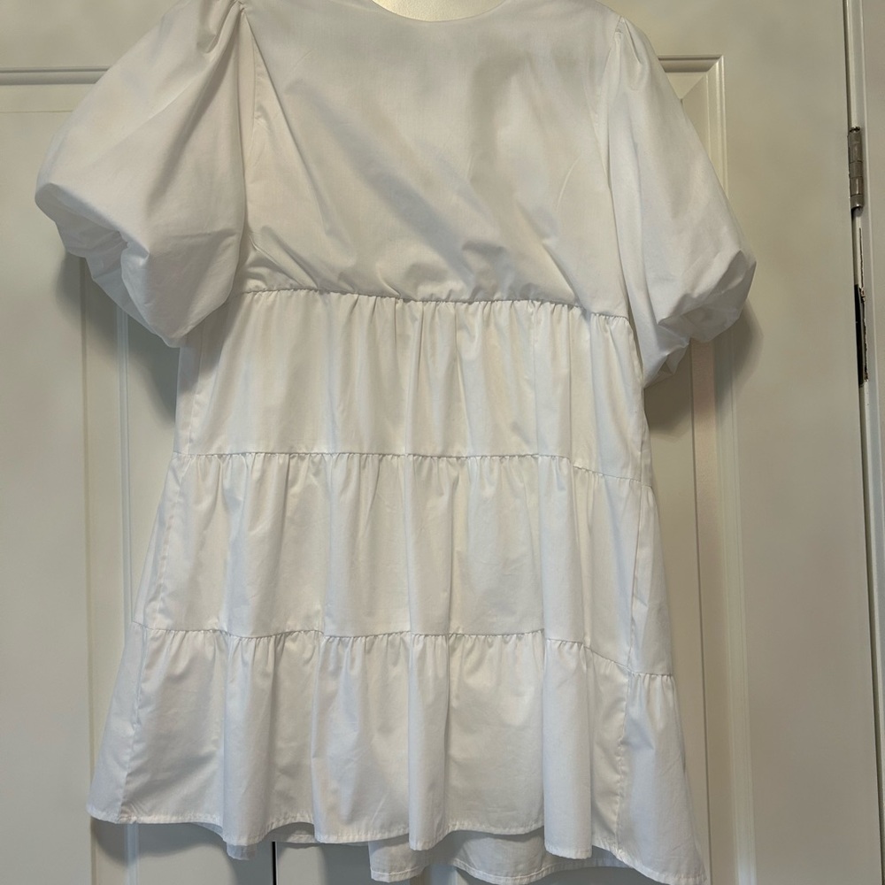 Chic White Low-Back, Tired Dress with Puff Sleeves